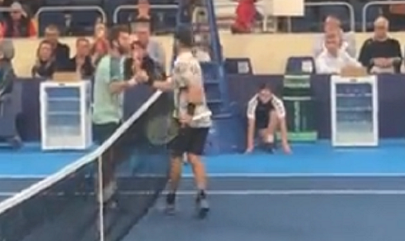 potpuno neočekivano: čarke tenisera na mreži! (video)